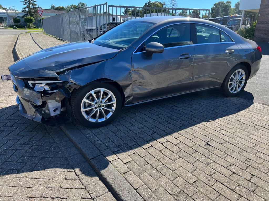 Mercedes-Benz CLA 180 4.500 KM NAVI-LED - Grosse Bildschirm - Седан: фото 3 Mercedes-Benz CLA 180 4.500 KM NAVI-LED - Grosse Bildschirm - Седан: фото 3