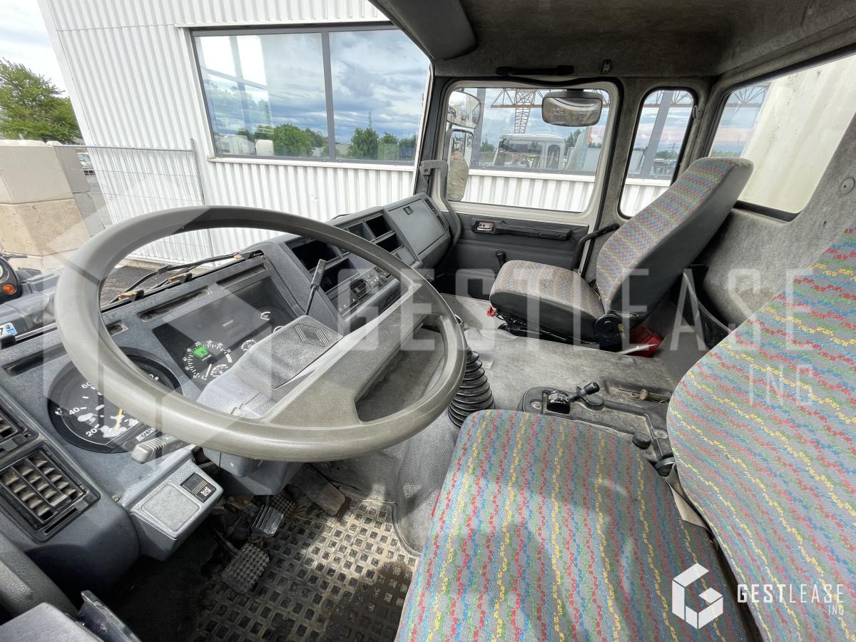 Interior photo 1: Бортова вантажівка/ Платформа Renault Midlum 140.13