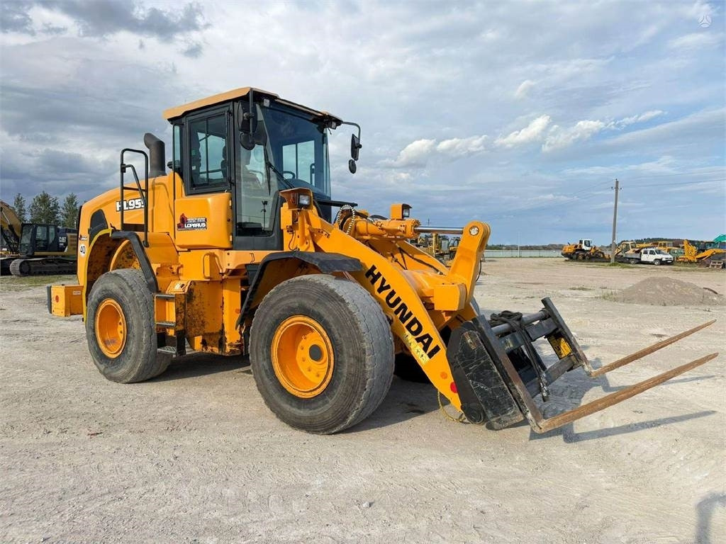 Hyundai HL 955 - Колісний навантажувач: фото 1 Hyundai HL 955 - Колісний навантажувач: фото 1