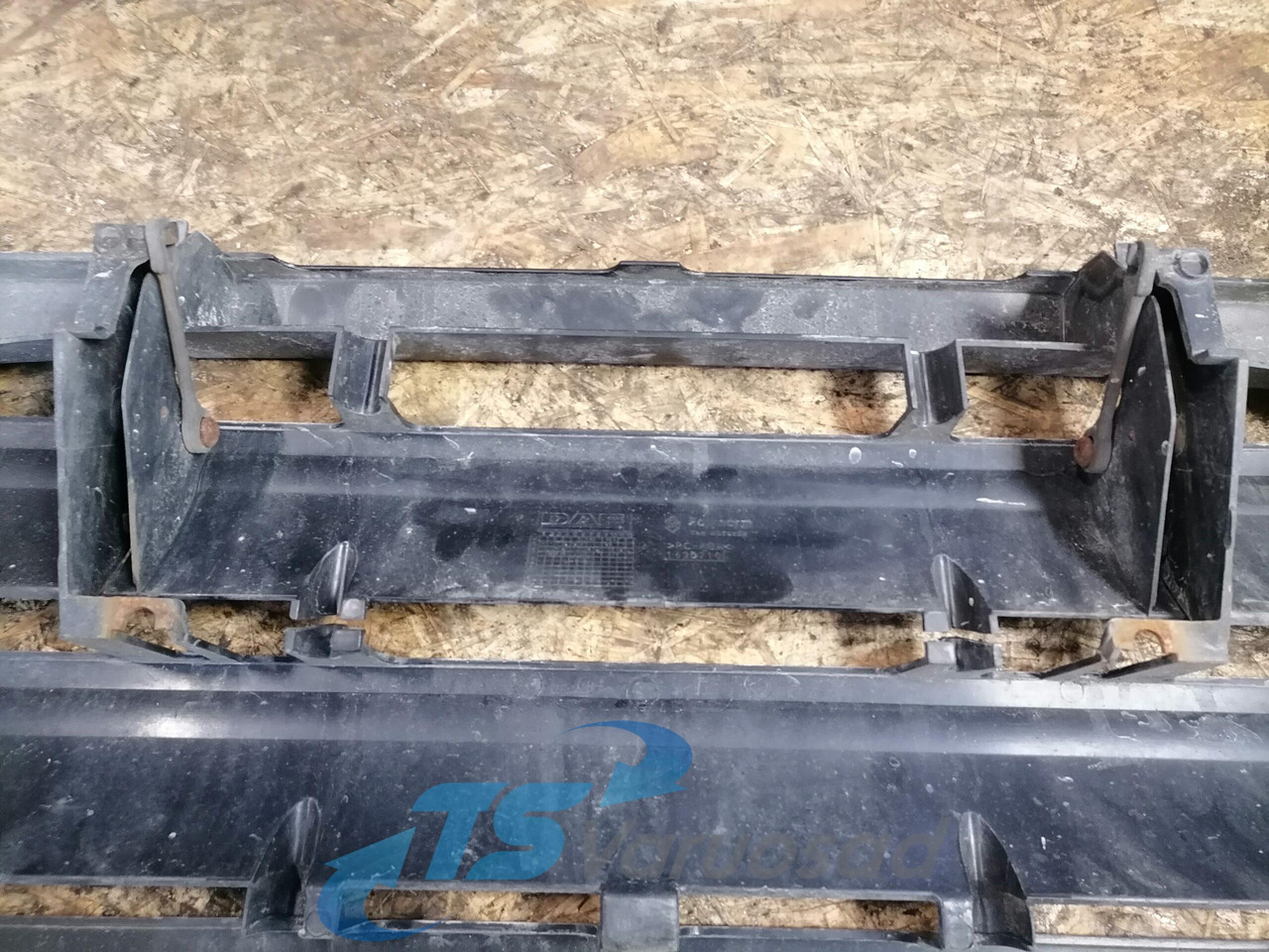 DAF Grille panel 1635802 - Решітка радіатора в категорії Вантажівки: фото 2 DAF Grille panel 1635802 - Решітка радіатора в категорії Вантажівки: фото 2