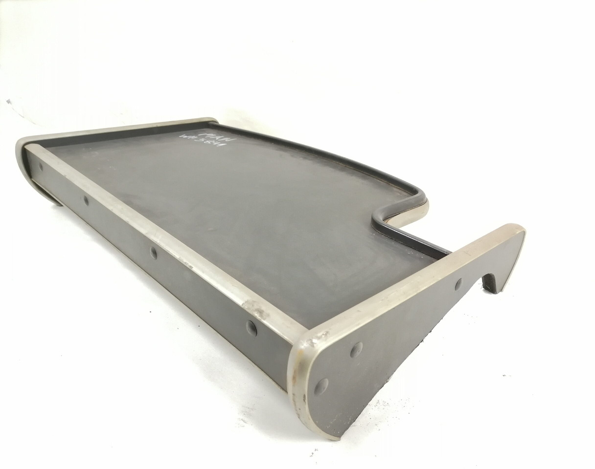 MAN Armatuurlaua pealne lisalaud - Універсальна частина в категорії Вантажівки: фото 3 MAN Armatuurlaua pealne lisalaud - Універсальна частина в категорії Вантажівки: фото 3