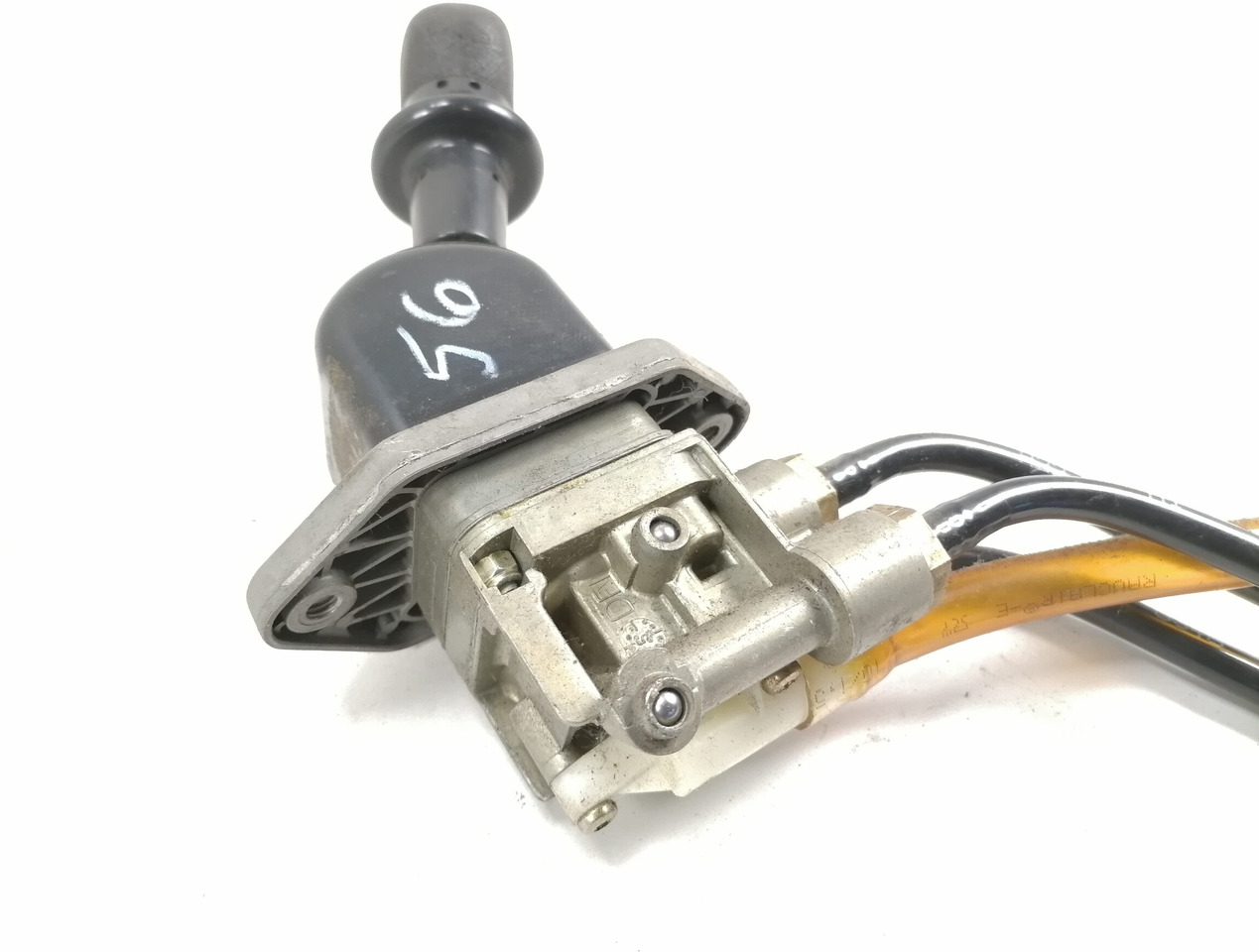 MAN Handbrake control lever 81523156156 - Універсальна частина в категорії Вантажівки: фото 2 MAN Handbrake control lever 81523156156 - Універсальна частина в категорії Вантажівки: фото 2