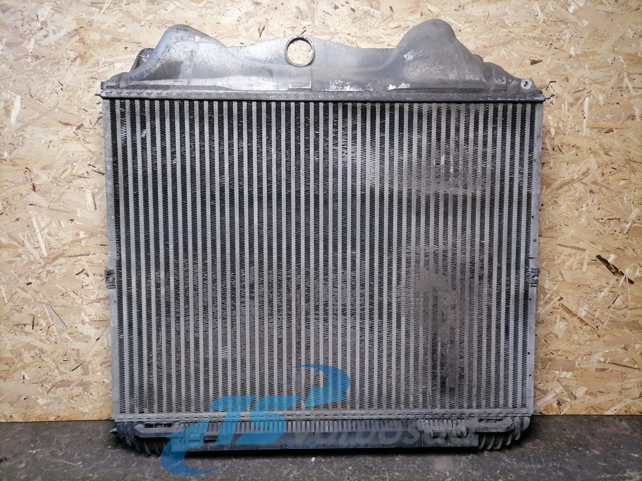 MAN Intercooler radiator 81061300205 - Інтеркулер в категорії Вантажівки: фото 2 MAN Intercooler radiator 81061300205 - Інтеркулер в категорії Вантажівки: фото 2