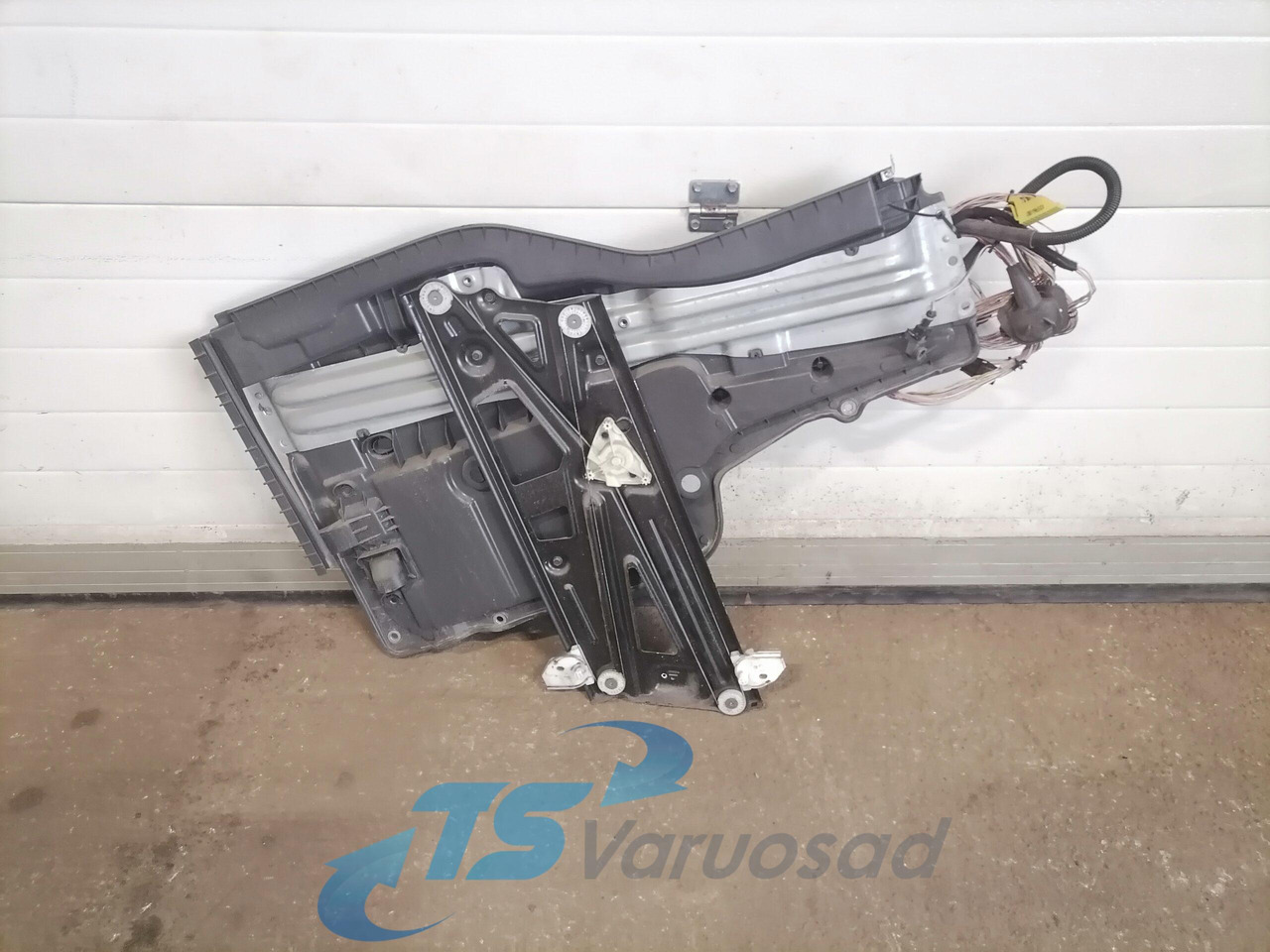 MAN window mechanism 81626456040 - Двері та запчастини в категорії Вантажівки: фото 3 MAN window mechanism 81626456040 - Двері та запчастини в категорії Вантажівки: фото 3