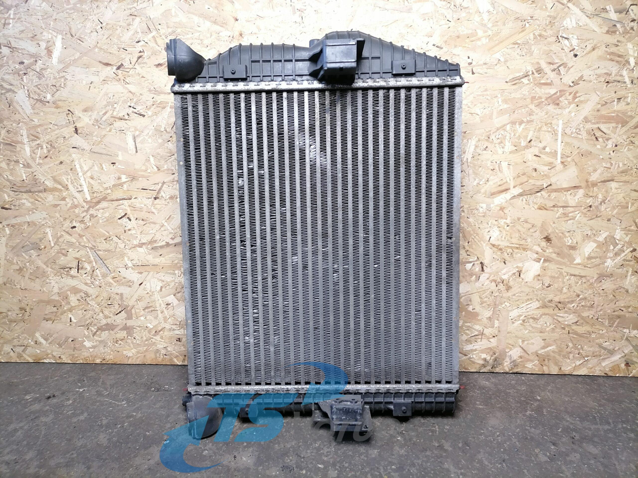 MB Intercooler radiator A9705000604 - Інтеркулер в категорії Вантажівки: фото 2 MB Intercooler radiator A9705000604 - Інтеркулер в категорії Вантажівки: фото 2