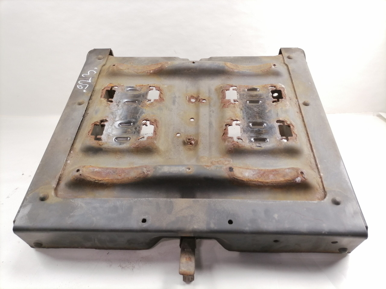Mercedes-Benz Battery box A9605400221 - Аккумулятор в категорії Вантажівки: фото 4 Mercedes-Benz Battery box A9605400221 - Аккумулятор в категорії Вантажівки: фото 4