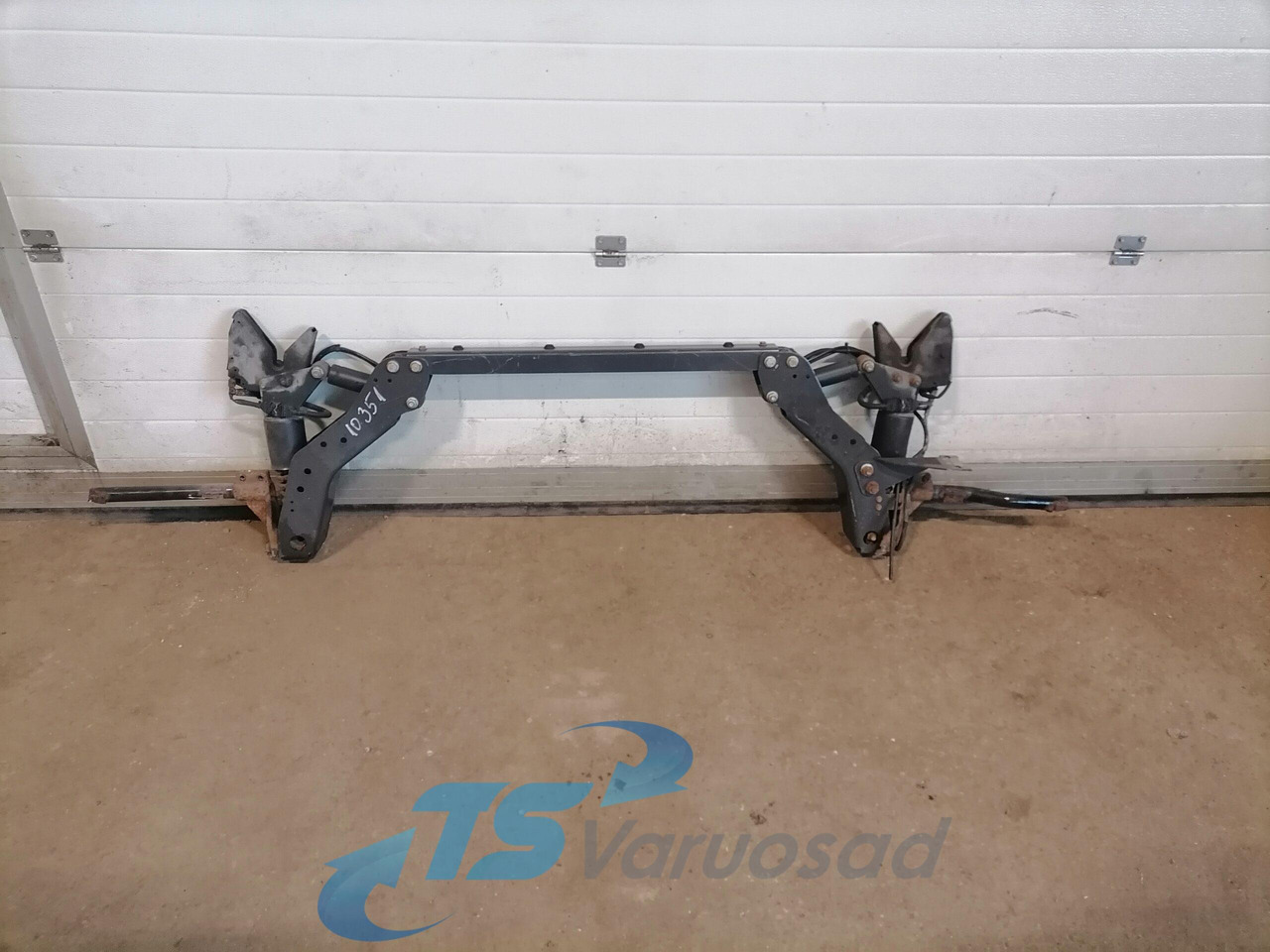 Mercedes-Benz Kabiini kandur, tagumine A9303103358 - Підвіска кабіни в категорії Вантажівки: фото 1 Mercedes-Benz Kabiini kandur, tagumine A9303103358 - Підвіска кабіни в категорії Вантажівки: фото 1