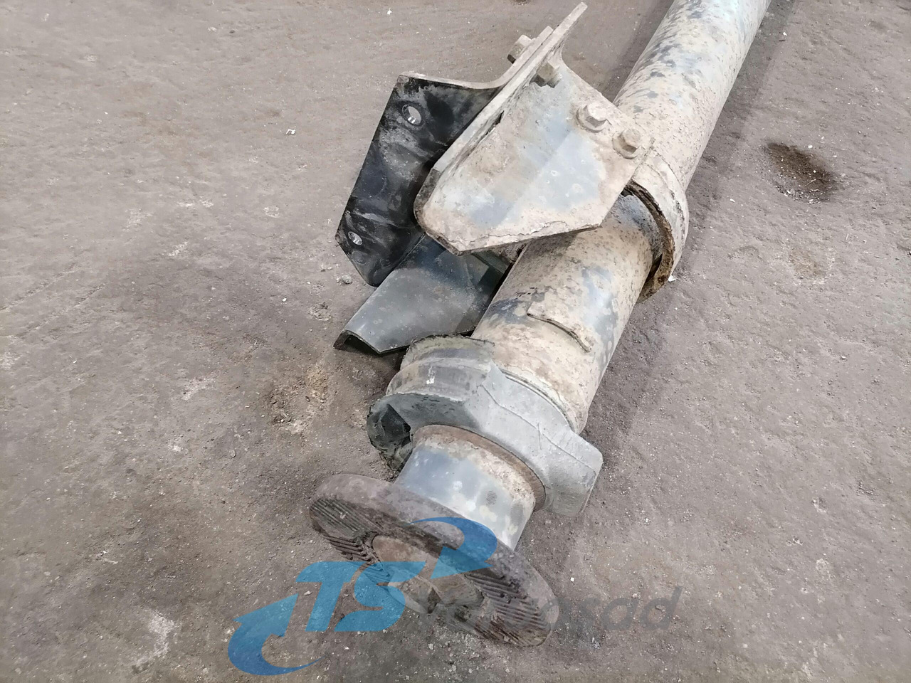 Mercedes-Benz Propeller shaft A6574101504 - Карданний вал в категорії Вантажівки: фото 2 Mercedes-Benz Propeller shaft A6574101504 - Карданний вал в категорії Вантажівки: фото 2