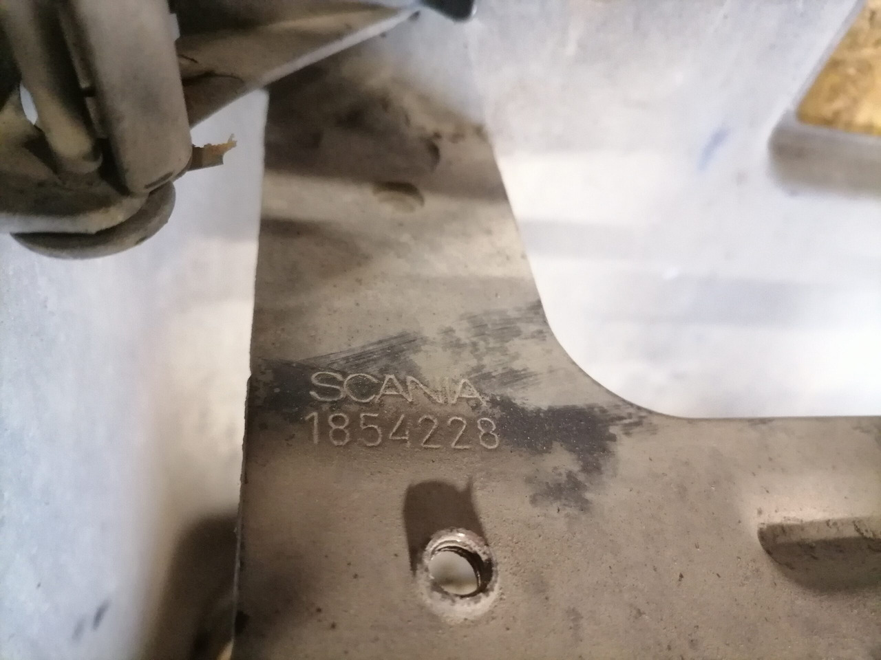 Scania Astmelaua u-plekk, parem 1854228 - Підніжка в категорії Вантажівки: фото 4 Scania Astmelaua u-plekk, parem 1854228 - Підніжка в категорії Вантажівки: фото 4