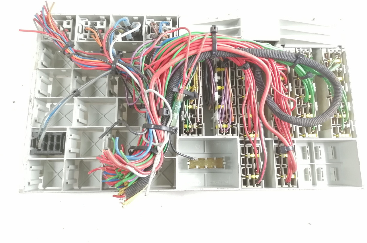 Scania Central electric unit 1854357 - Запобіжник в категорії Вантажівки: фото 5 Scania Central electric unit 1854357 - Запобіжник в категорії Вантажівки: фото 5