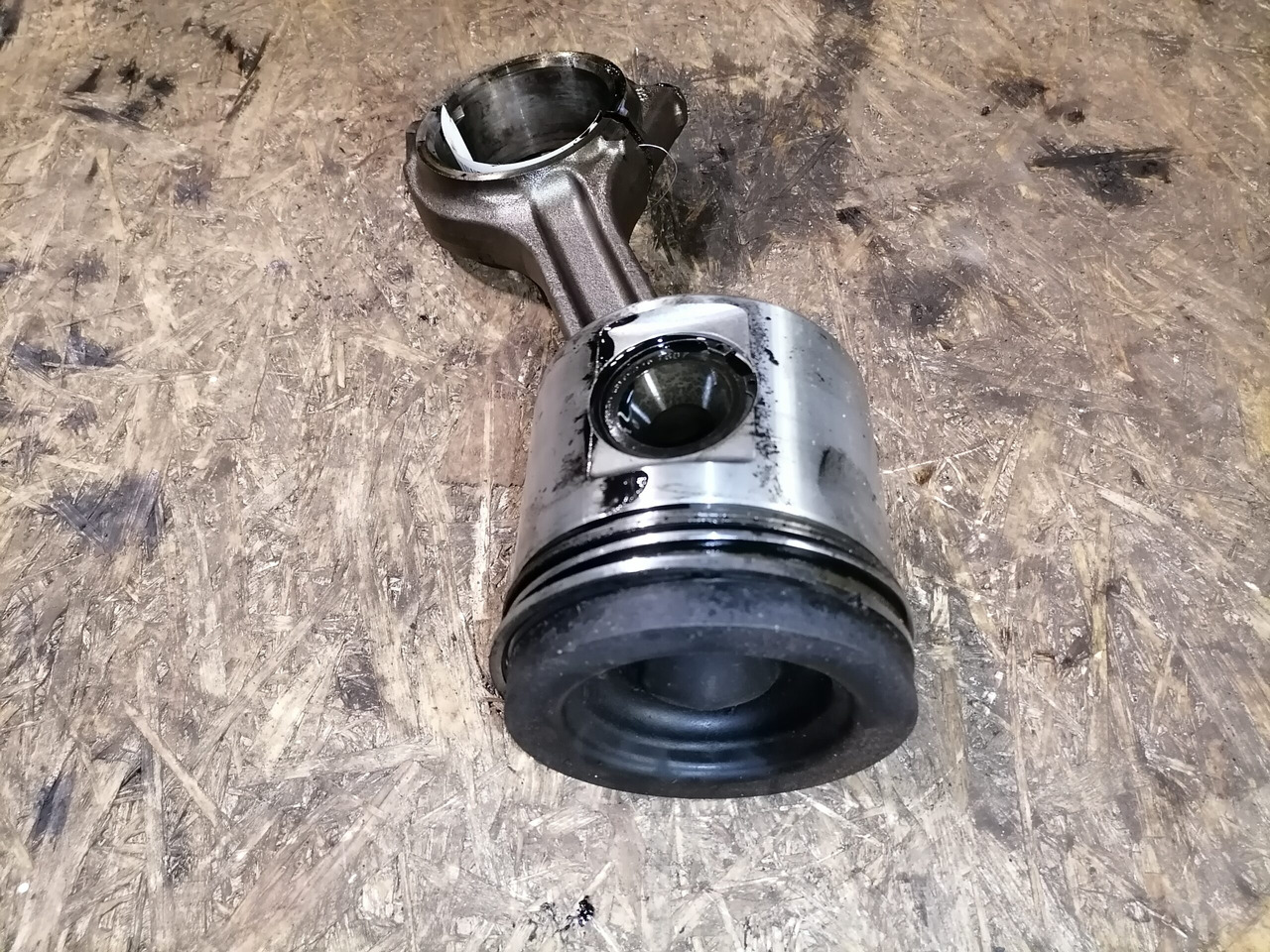 Scania Connecting rod + piston 1798596 - Поршні/ Кільця/ Втулки в категорії Вантажівки: фото 5 Scania Connecting rod + piston 1798596 - Поршні/ Кільця/ Втулки в категорії Вантажівки: фото 5