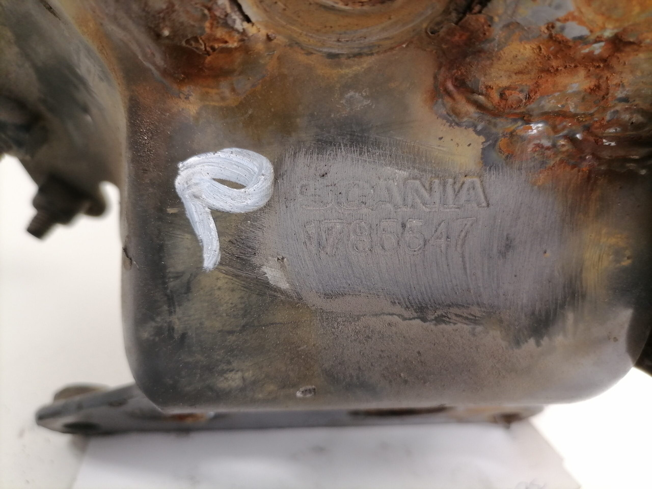 Scania Grille panel hinge 1785547 - Решітка радіатора в категорії Вантажівки: фото 3 Scania Grille panel hinge 1785547 - Решітка радіатора в категорії Вантажівки: фото 3