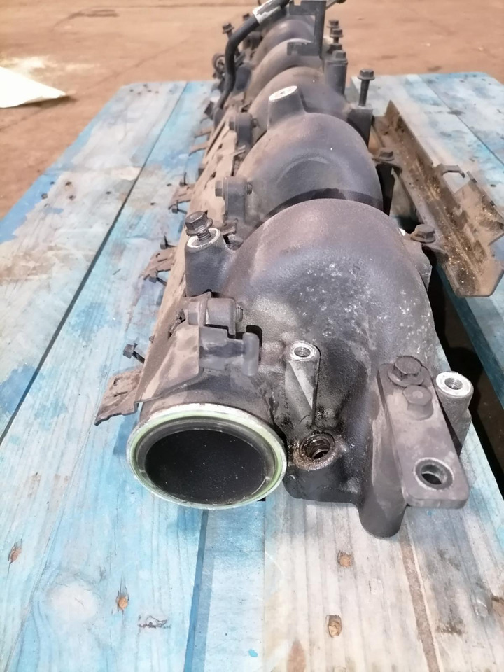 Scania Intake mainfold 2360430 - Впускний колектор в категорії Вантажівки: фото 3 Scania Intake mainfold 2360430 - Впускний колектор в категорії Вантажівки: фото 3