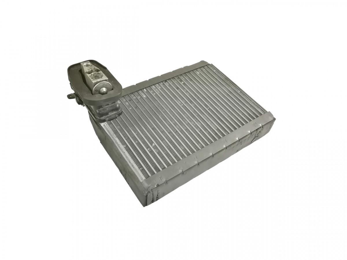 Scania Salongi kliima radiaator 2879041 - Універсальна частина в категорії Вантажівки: фото 1 Scania Salongi kliima radiaator 2879041 - Універсальна частина в категорії Вантажівки: фото 1