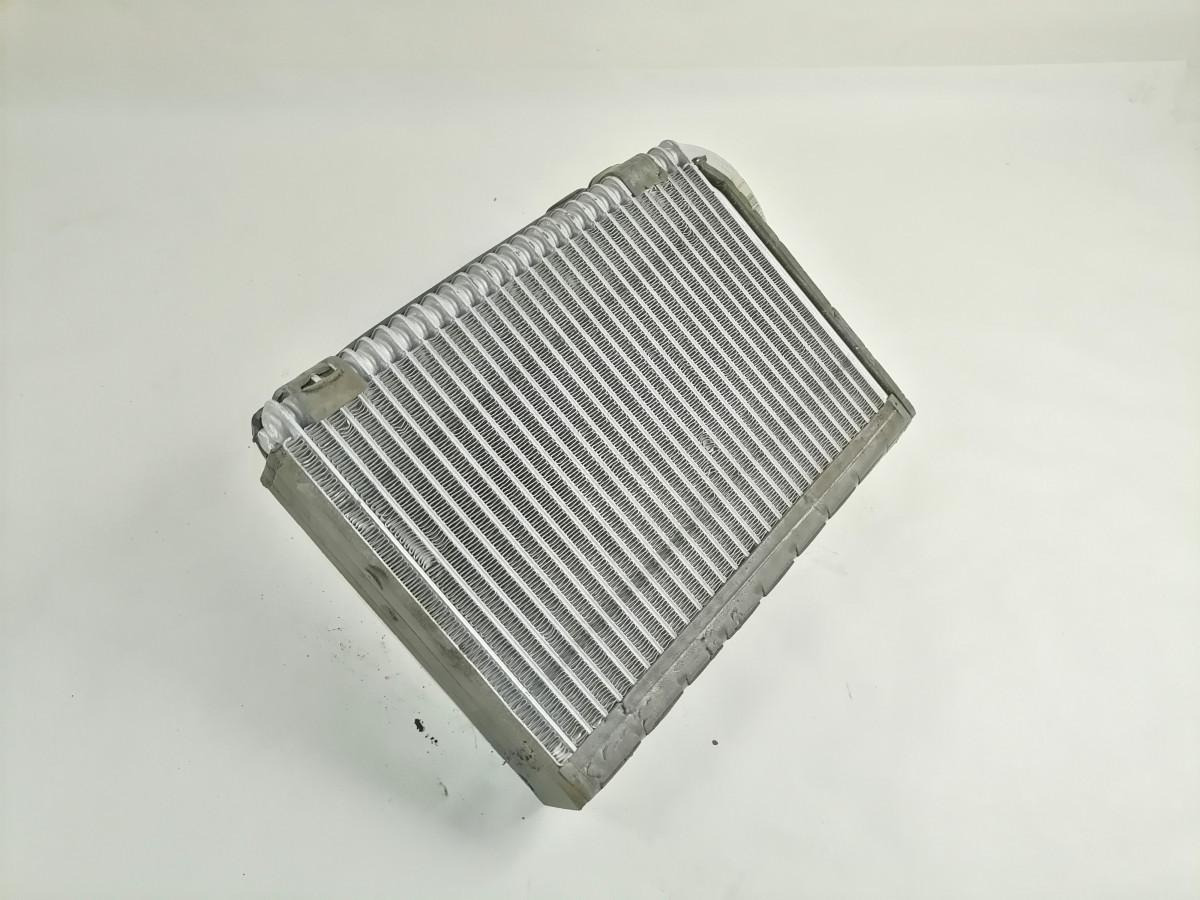 Scania Salongi kliima radiaator 2879041 - Універсальна частина в категорії Вантажівки: фото 3 Scania Salongi kliima radiaator 2879041 - Універсальна частина в категорії Вантажівки: фото 3