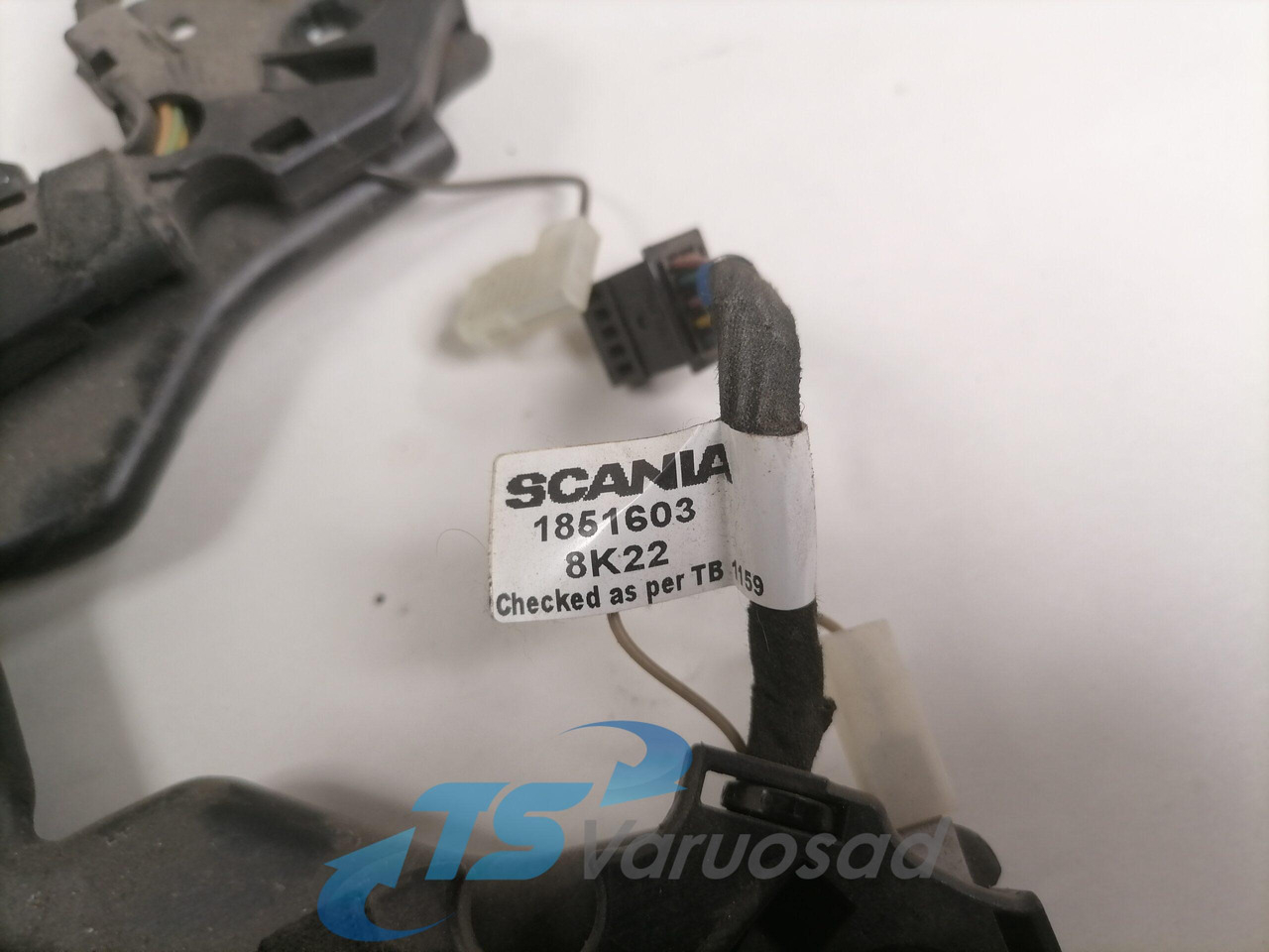 Scania Steering wheel cable 1851603 - Рульове управління в категорії Вантажівки: фото 2 Scania Steering wheel cable 1851603 - Рульове управління в категорії Вантажівки: фото 2