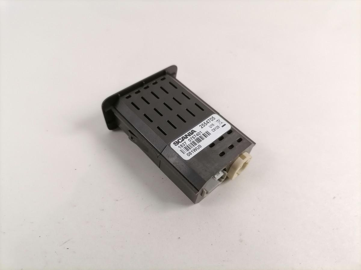 Scania USB/AUX pistikute paneel 2554705 - Електрична система в категорії Вантажівки: фото 5 Scania USB/AUX pistikute paneel 2554705 - Електрична система в категорії Вантажівки: фото 5