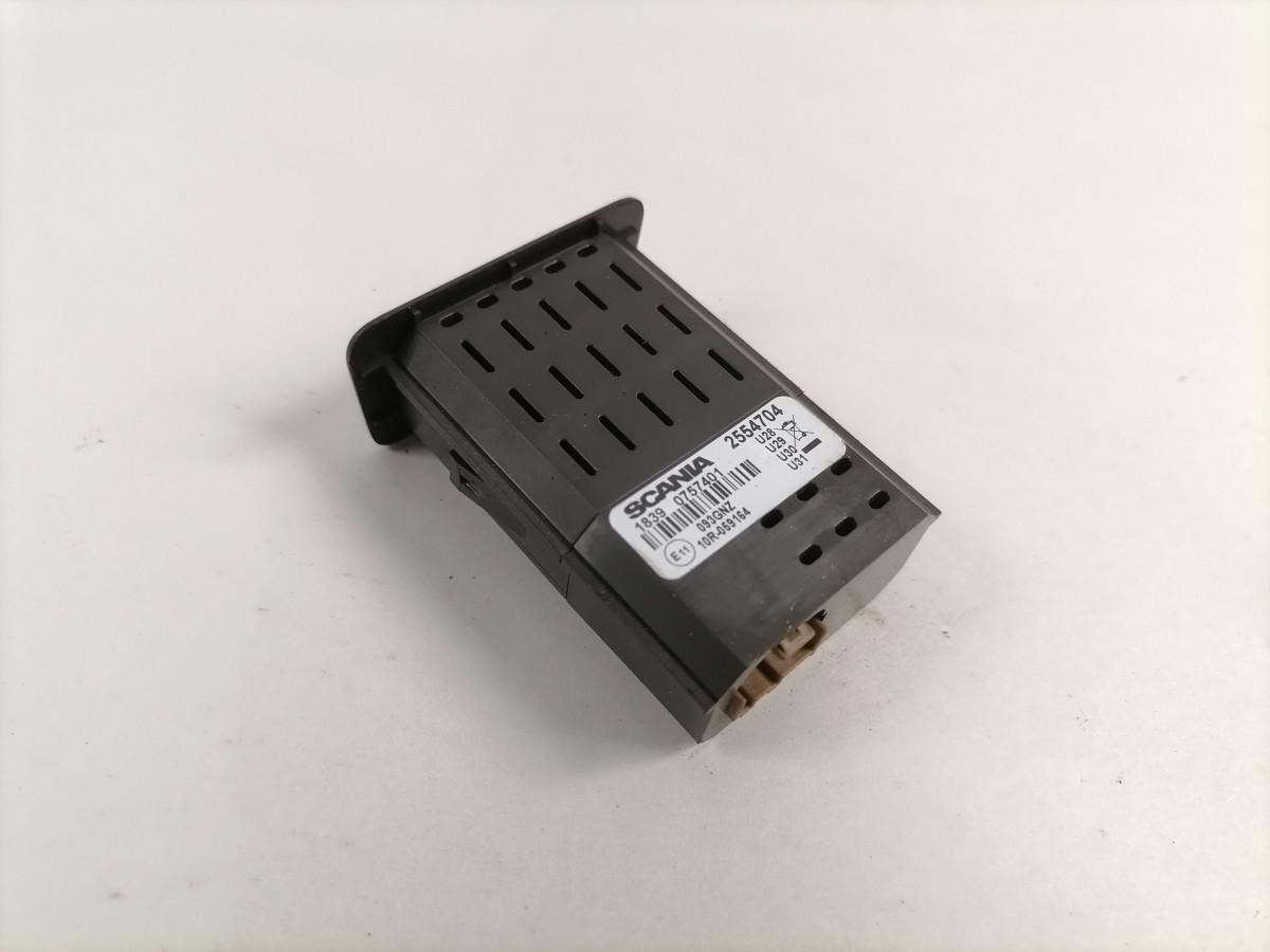 Scania USB pistiku paneel 2554704 - Електрична система в категорії Вантажівки: фото 4 Scania USB pistiku paneel 2554704 - Електрична система в категорії Вантажівки: фото 4