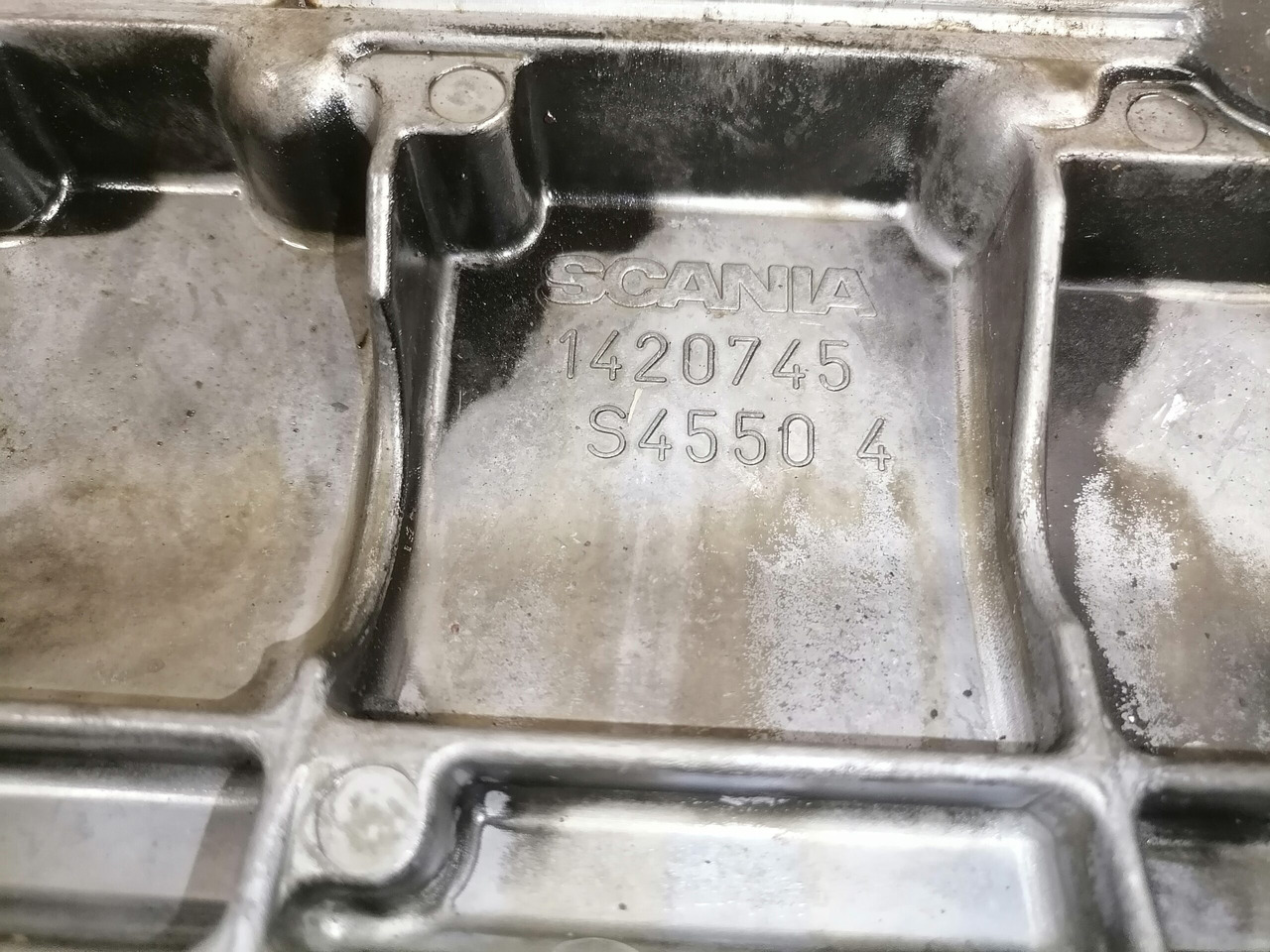 Scania engine side cover 1420745 - Двигун та запчастини в категорії Вантажівки: фото 3 Scania engine side cover 1420745 - Двигун та запчастини в категорії Вантажівки: фото 3