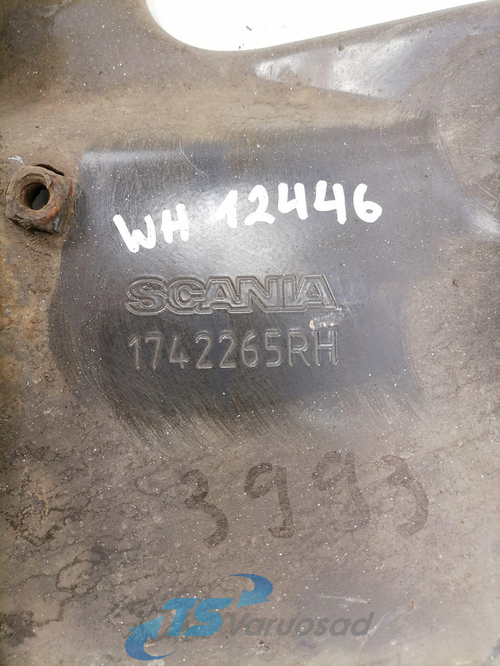 Scania lower grille carrier hinge 1742265 - Решітка радіатора в категорії Вантажівки: фото 2 Scania lower grille carrier hinge 1742265 - Решітка радіатора в категорії Вантажівки: фото 2
