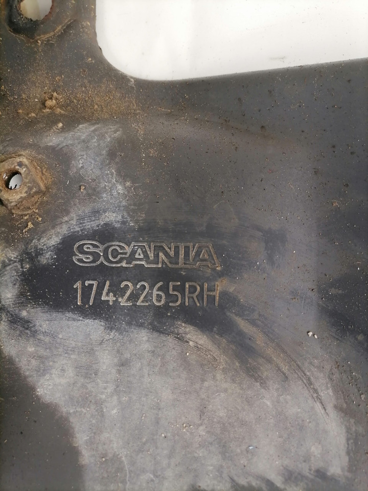 Scania lower grille carrier hinge 1742265 - Решітка радіатора в категорії Вантажівки: фото 3 Scania lower grille carrier hinge 1742265 - Решітка радіатора в категорії Вантажівки: фото 3