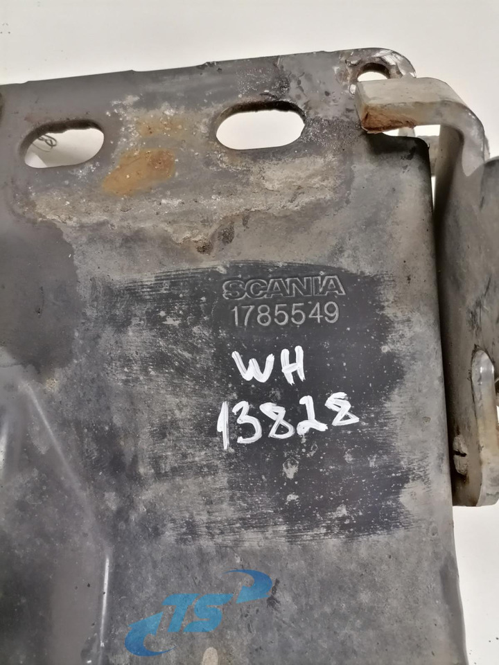 Scania lower grille carrier hinge 1785549 - Решітка радіатора в категорії Вантажівки: фото 4 Scania lower grille carrier hinge 1785549 - Решітка радіатора в категорії Вантажівки: фото 4