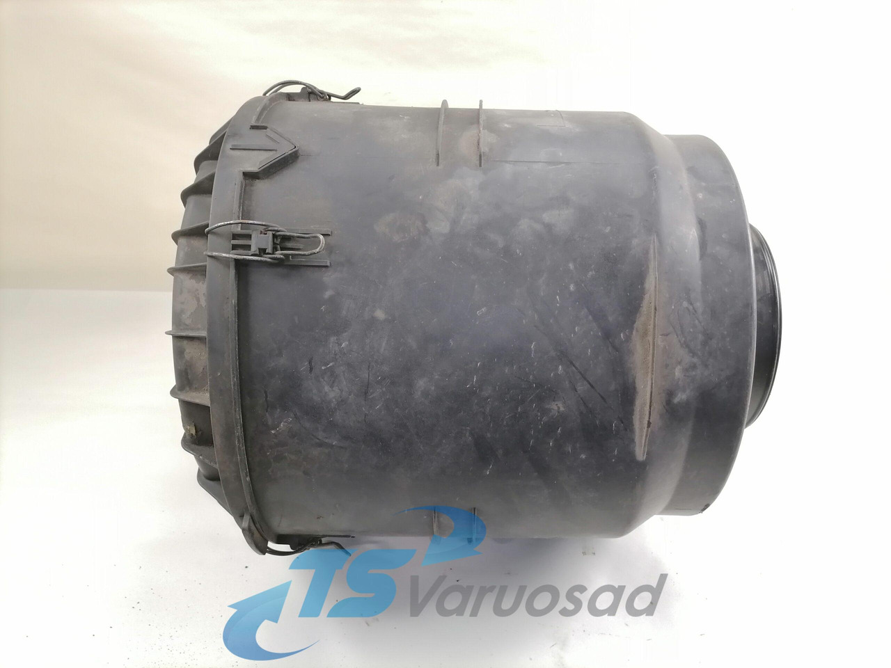Volvo Air filter housing 21115476 - Система забору повітря в категорії Вантажівки: фото 2 Volvo Air filter housing 21115476 - Система забору повітря в категорії Вантажівки: фото 2