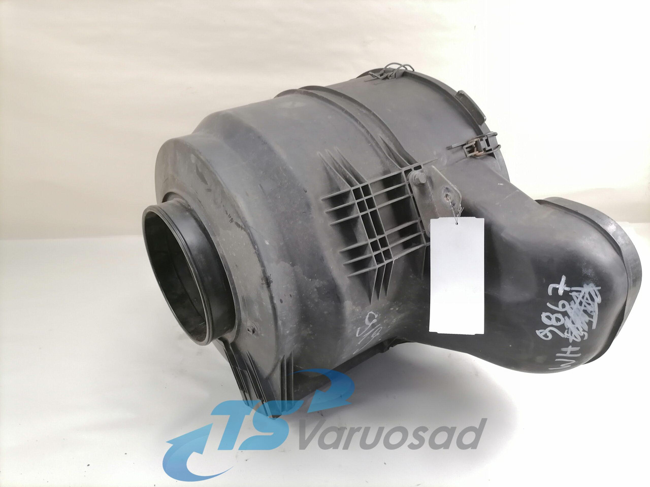 Volvo Air filter housing 21115476 - Система забору повітря в категорії Вантажівки: фото 4 Volvo Air filter housing 21115476 - Система забору повітря в категорії Вантажівки: фото 4