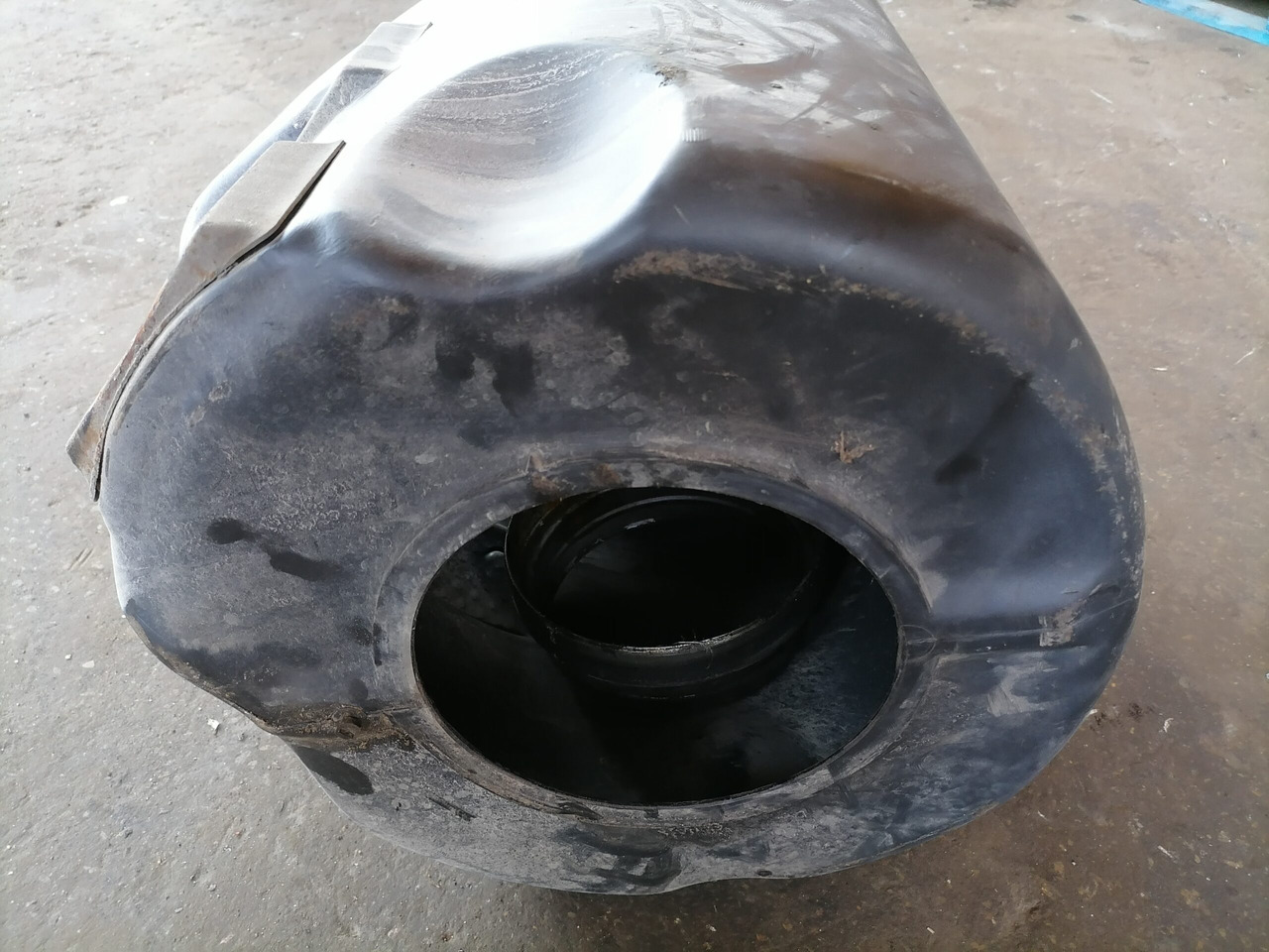 Volvo Air filter housing 3979505 - Система забору повітря в категорії Вантажівки: фото 5 Volvo Air filter housing 3979505 - Система забору повітря в категорії Вантажівки: фото 5