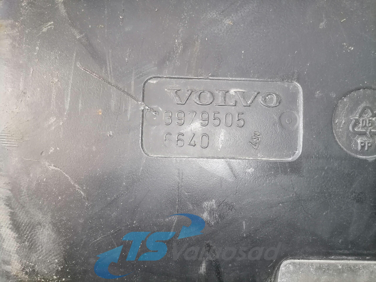 Volvo Air filter housing 3979505 - Система забору повітря в категорії Вантажівки: фото 3 Volvo Air filter housing 3979505 - Система забору повітря в категорії Вантажівки: фото 3