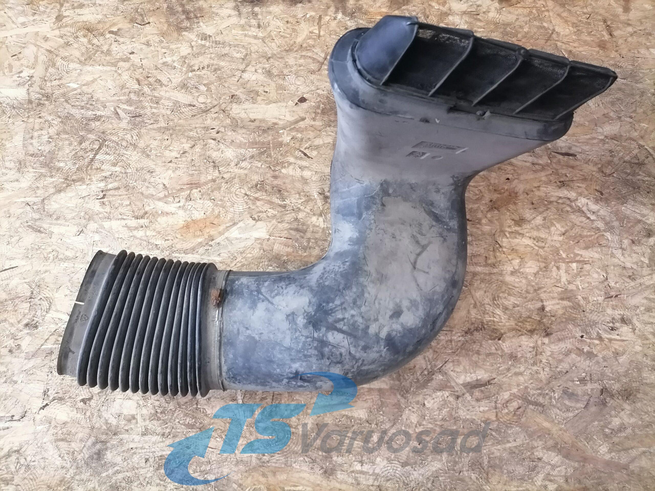 Volvo Air intake 20456478 - Система забору повітря в категорії Вантажівки: фото 2 Volvo Air intake 20456478 - Система забору повітря в категорії Вантажівки: фото 2