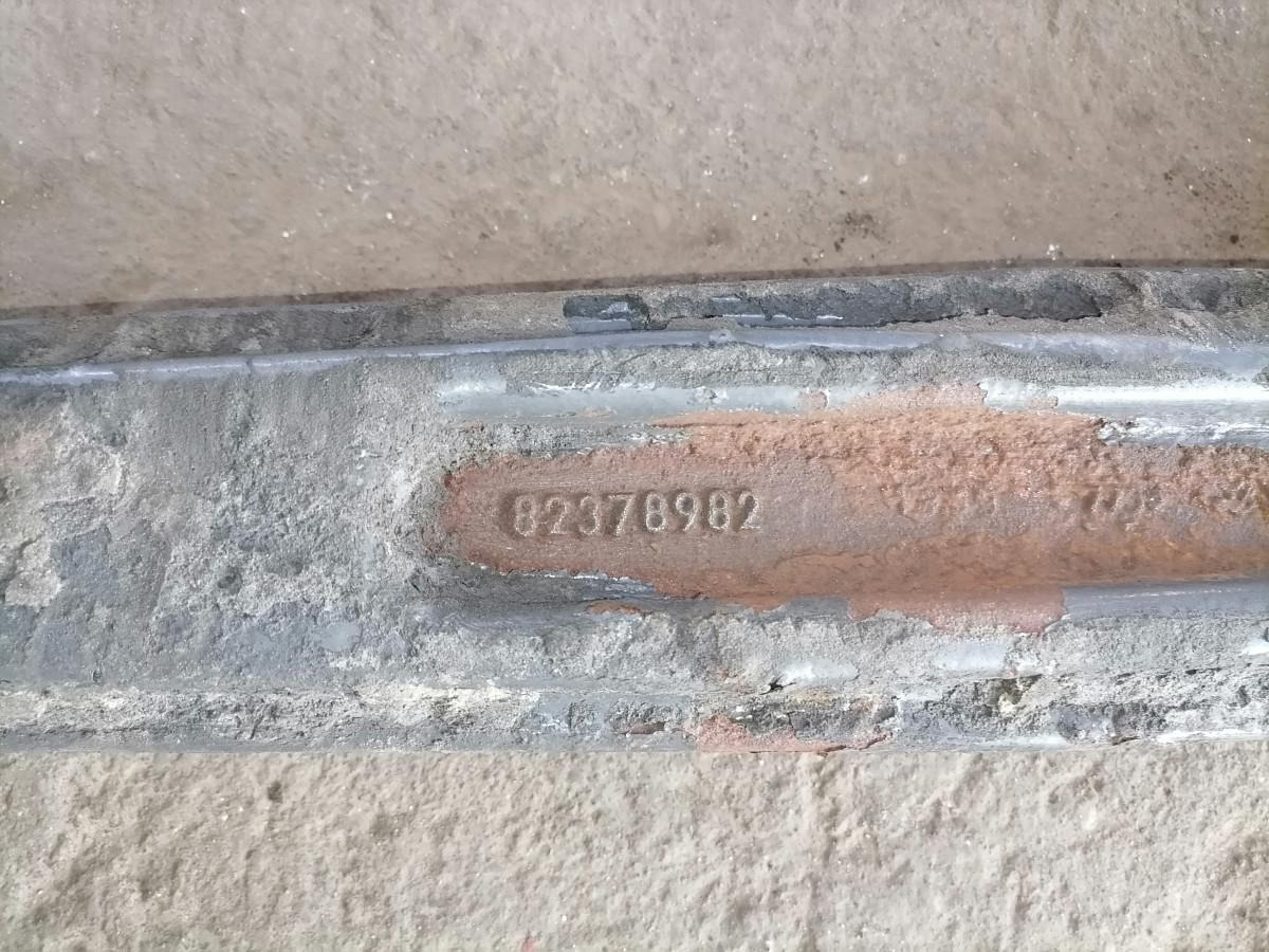 Volvo Air spring bracket 82378982 - Повітряна підвіска в категорії Вантажівки: фото 4 Volvo Air spring bracket 82378982 - Повітряна підвіска в категорії Вантажівки: фото 4