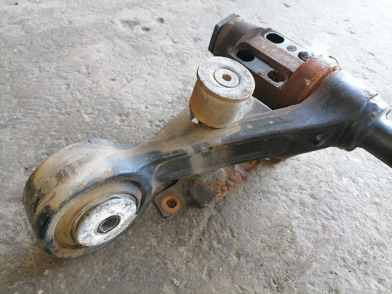 Volvo Anti-roll bar 3198853 - Підвіска кабіни в категорії Вантажівки: фото 3 Volvo Anti-roll bar 3198853 - Підвіска кабіни в категорії Вантажівки: фото 3