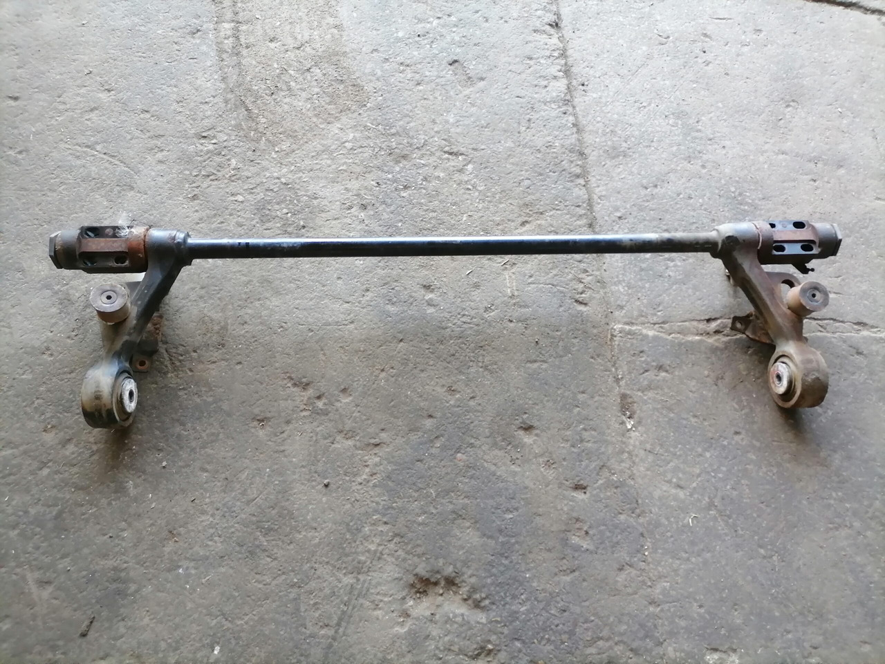 Volvo Anti-roll bar 3198853 - Підвіска кабіни в категорії Вантажівки: фото 2 Volvo Anti-roll bar 3198853 - Підвіска кабіни в категорії Вантажівки: фото 2