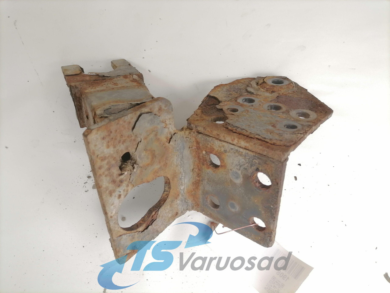 Volvo Bumper bracket 20499243 - Бампер в категорії Вантажівки: фото 2 Volvo Bumper bracket 20499243 - Бампер в категорії Вантажівки: фото 2