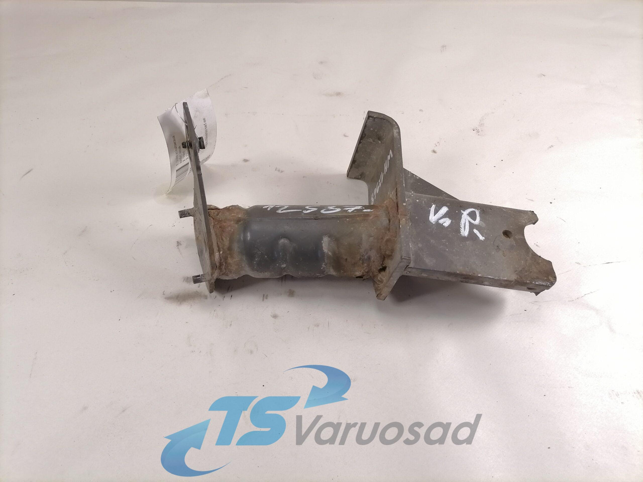 Volvo Bumper bracket 82928883 - Бампер в категорії Вантажівки: фото 2 Volvo Bumper bracket 82928883 - Бампер в категорії Вантажівки: фото 2