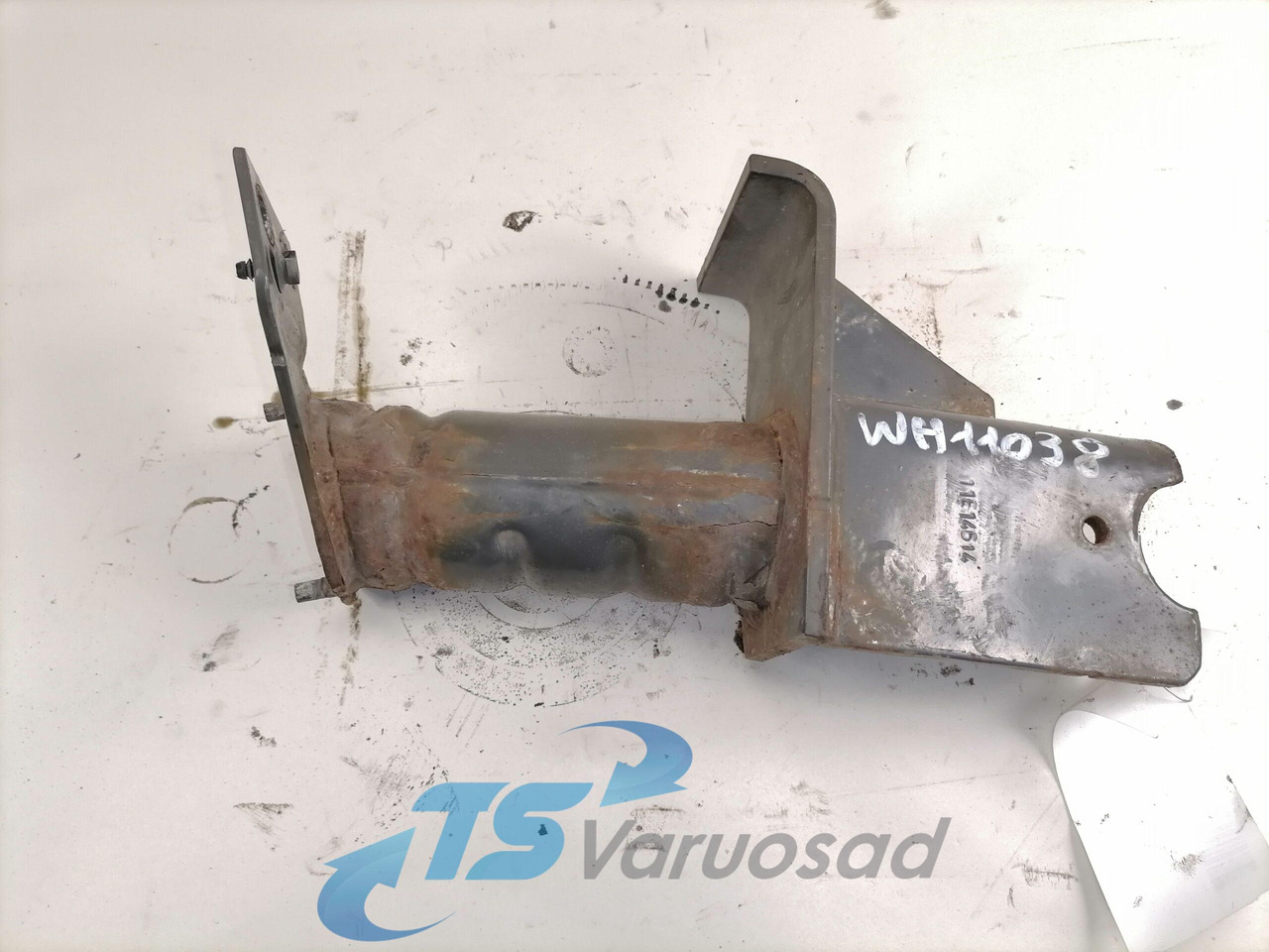Volvo Bumper bracket 82928883 - Бампер в категорії Вантажівки: фото 2 Volvo Bumper bracket 82928883 - Бампер в категорії Вантажівки: фото 2