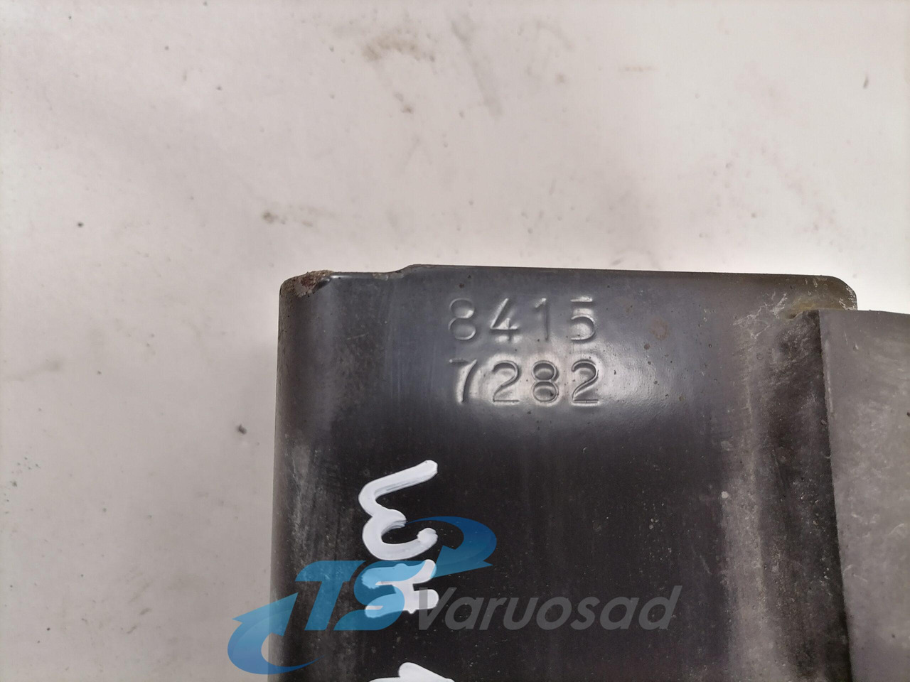 Volvo Bumper bracket 84157282 - Бампер в категорії Вантажівки: фото 3 Volvo Bumper bracket 84157282 - Бампер в категорії Вантажівки: фото 3