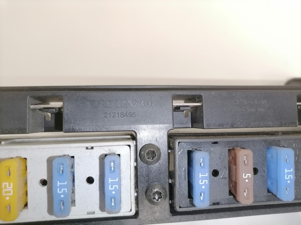 Volvo Central electric unit 21218495 - Запобіжник в категорії Вантажівки: фото 3 Volvo Central electric unit 21218495 - Запобіжник в категорії Вантажівки: фото 3