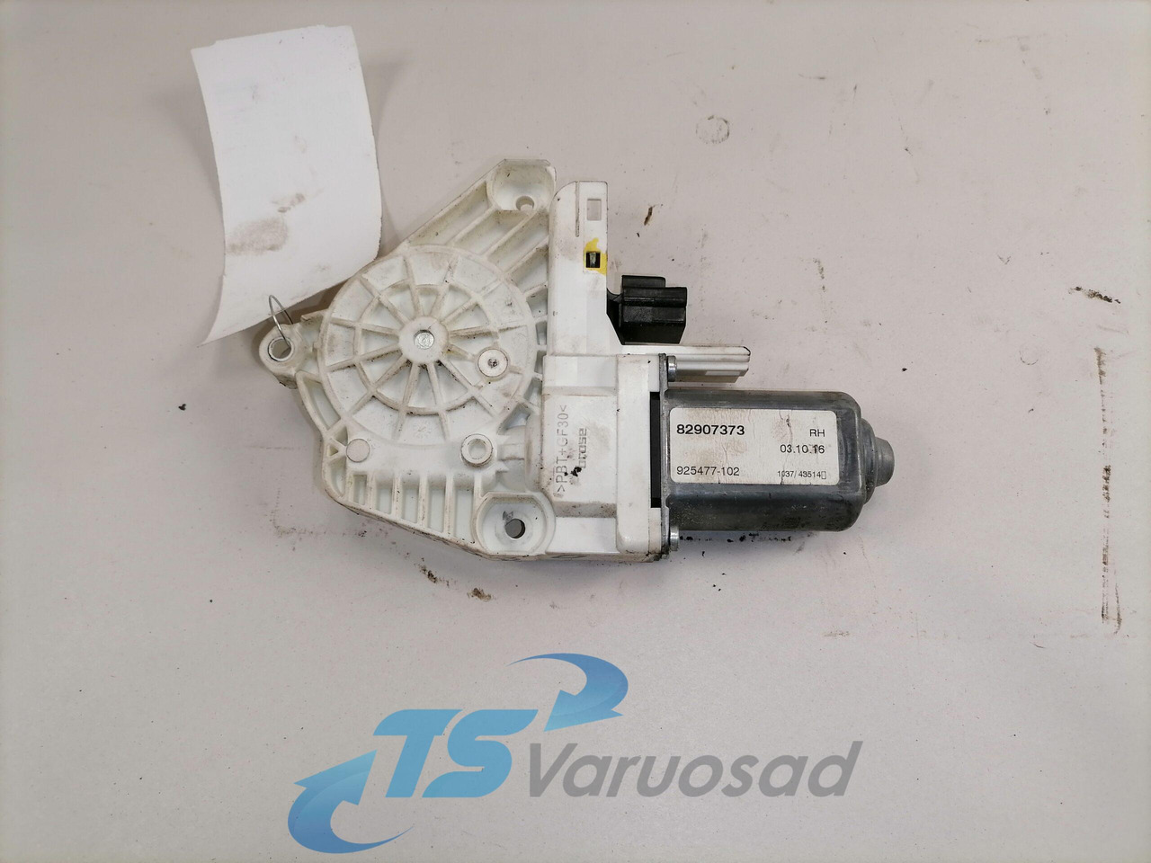 Volvo Glass lift 82907373 - Скло та запчастини в категорії Вантажівки: фото 1 Volvo Glass lift 82907373 - Скло та запчастини в категорії Вантажівки: фото 1