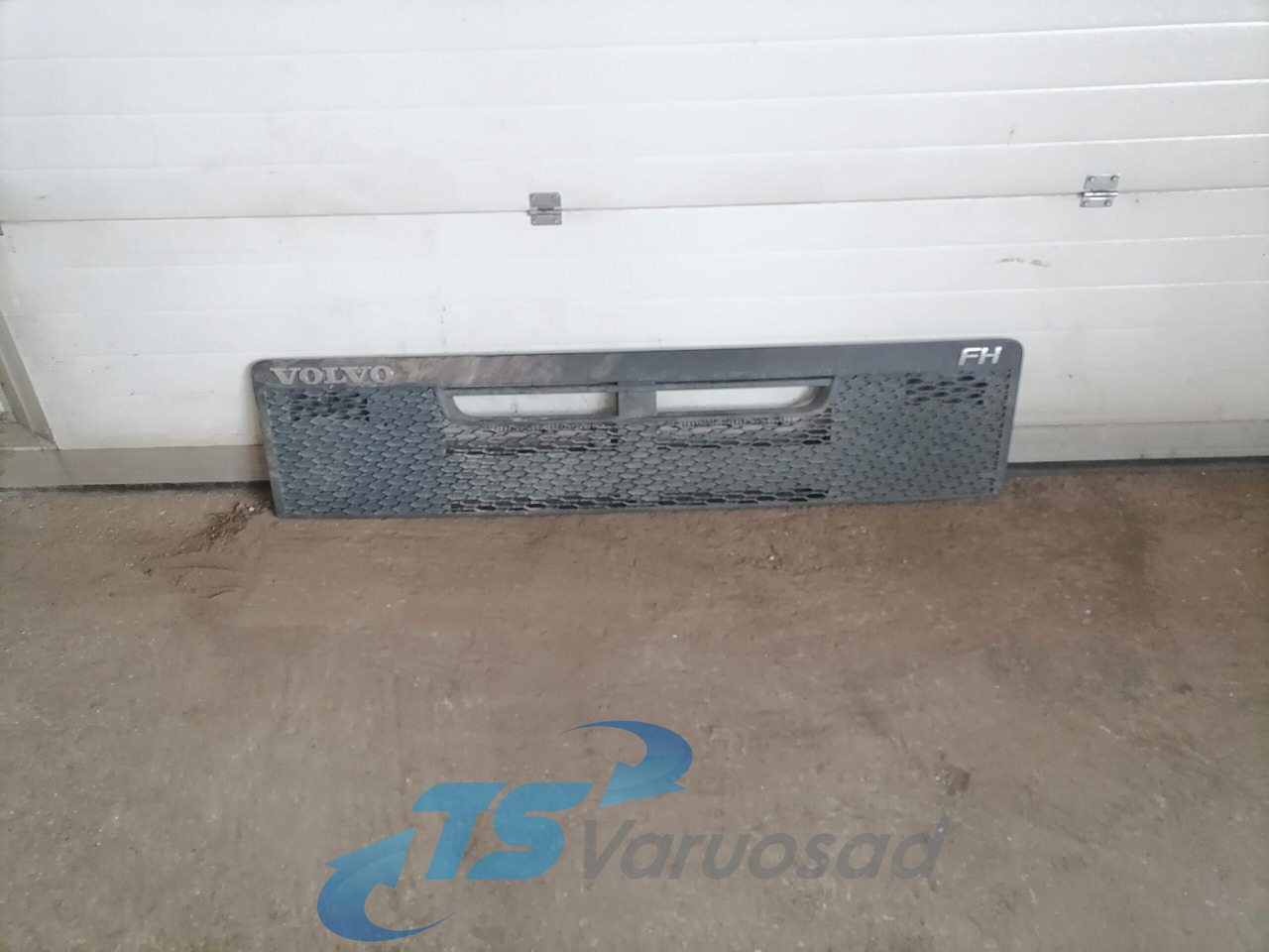 Volvo Grille panel 82150186 - Решітка радіатора в категорії Вантажівки: фото 1 Volvo Grille panel 82150186 - Решітка радіатора в категорії Вантажівки: фото 1