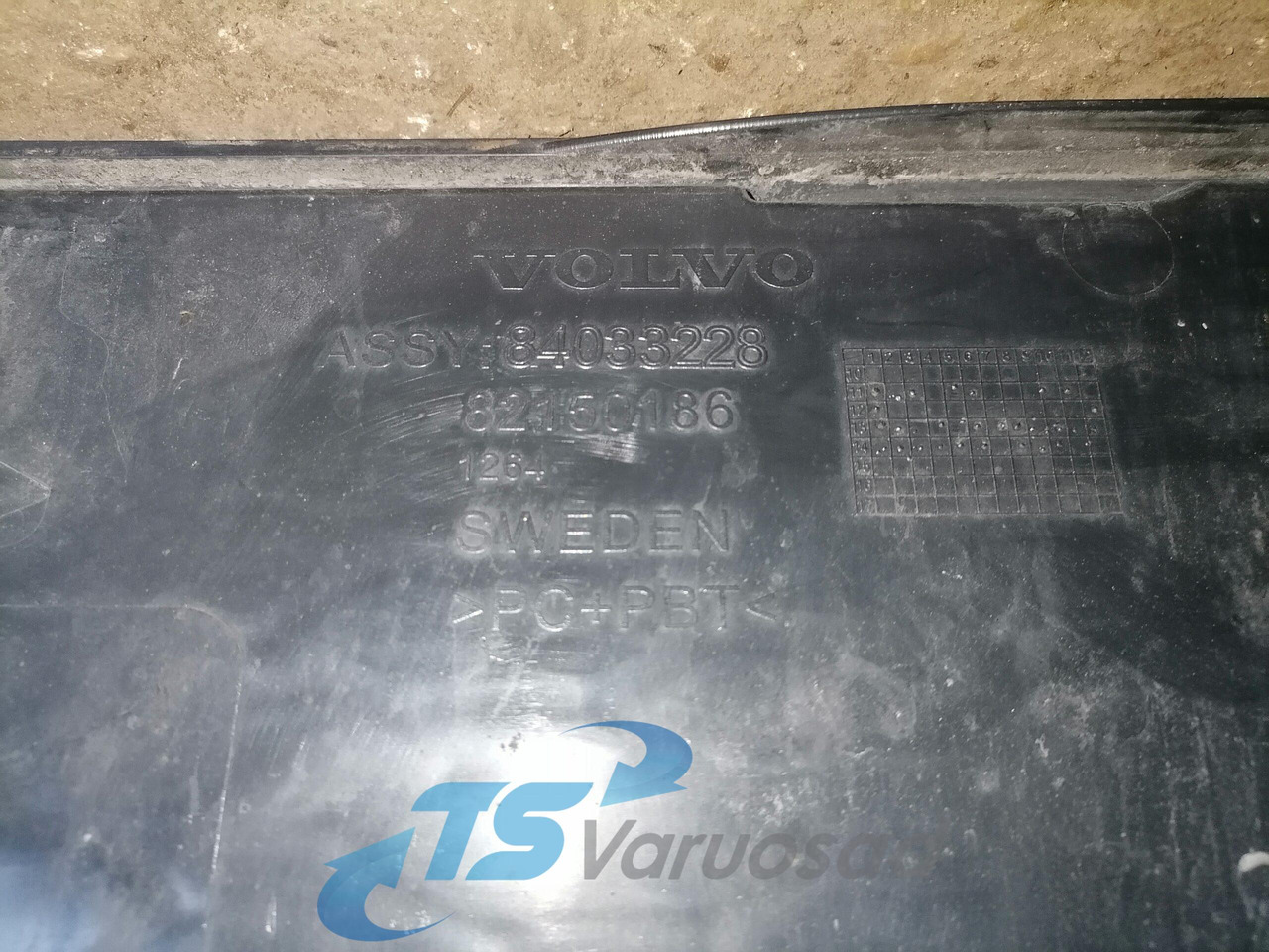 Volvo Grille panel 82150186 - Решітка радіатора в категорії Вантажівки: фото 2 Volvo Grille panel 82150186 - Решітка радіатора в категорії Вантажівки: фото 2