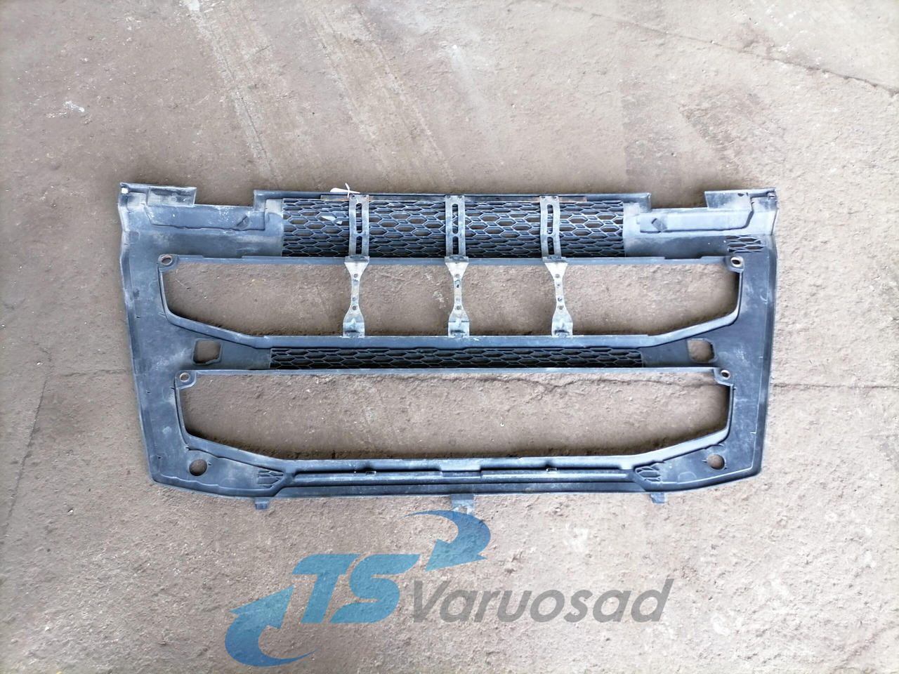 Volvo Grille panel 82491903 - Решітка радіатора в категорії Вантажівки: фото 2 Volvo Grille panel 82491903 - Решітка радіатора в категорії Вантажівки: фото 2