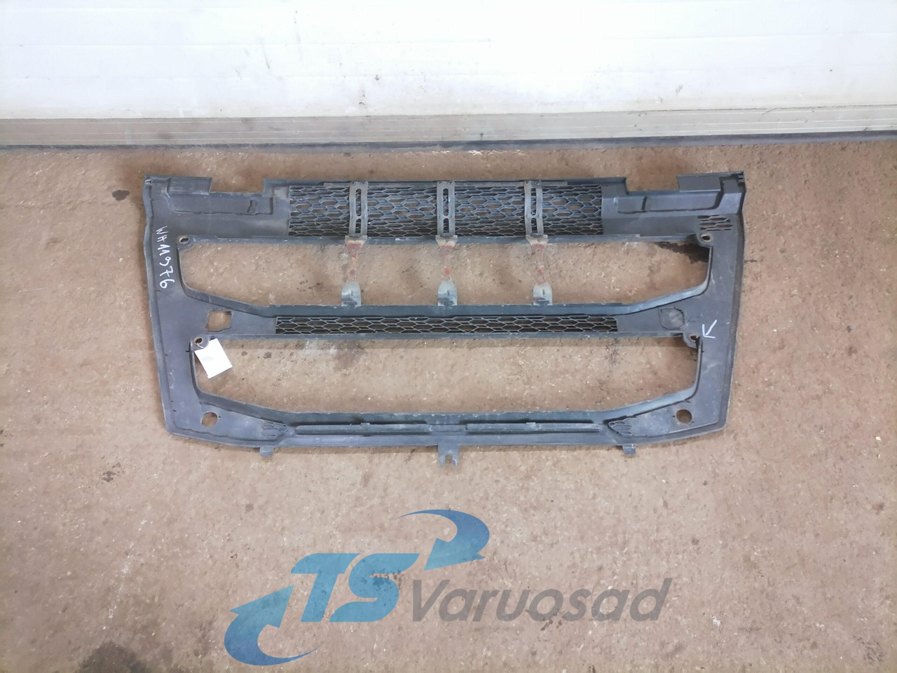 Volvo Grille panel 82491908 - Решітка радіатора в категорії Вантажівки: фото 2 Volvo Grille panel 82491908 - Решітка радіатора в категорії Вантажівки: фото 2