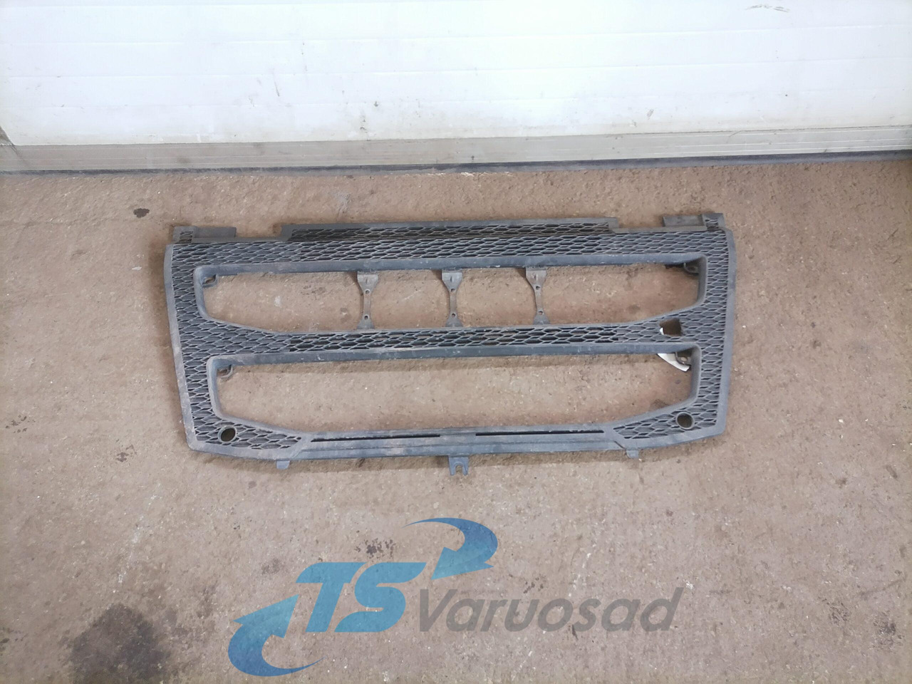 Volvo Grille panel 82491908 - Решітка радіатора в категорії Вантажівки: фото 1 Volvo Grille panel 82491908 - Решітка радіатора в категорії Вантажівки: фото 1