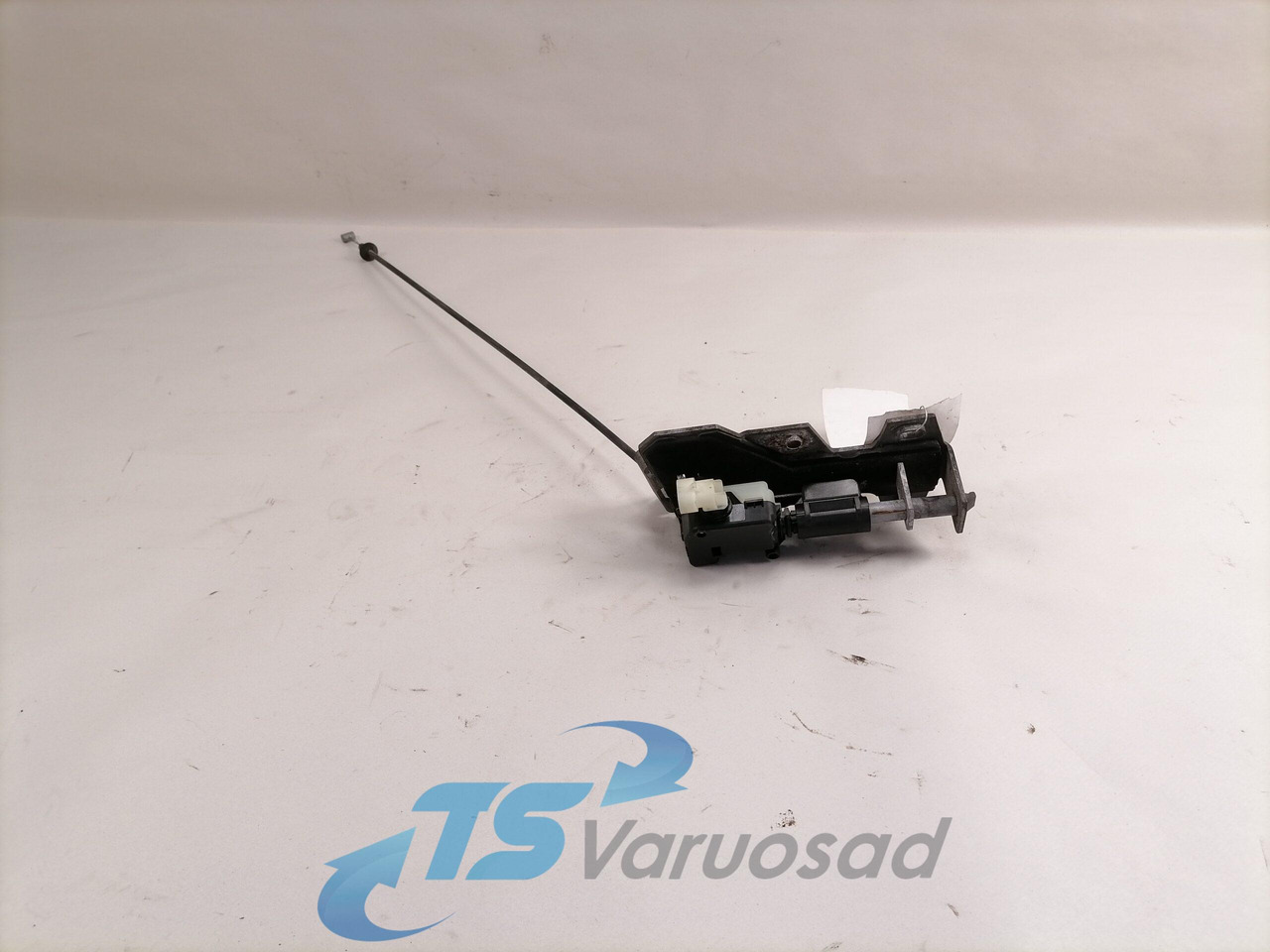 Volvo Iluvõre lukk 82208559 - Решітка радіатора в категорії Вантажівки: фото 1 Volvo Iluvõre lukk 82208559 - Решітка радіатора в категорії Вантажівки: фото 1