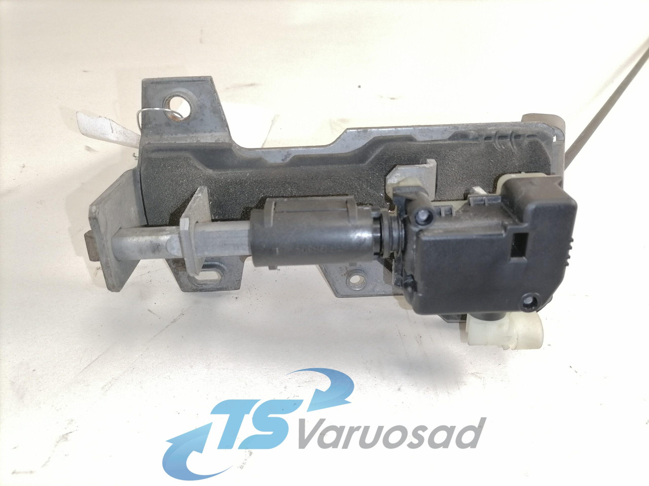 Volvo Iluvõre lukk 82208559 - Решітка радіатора в категорії Вантажівки: фото 2 Volvo Iluvõre lukk 82208559 - Решітка радіатора в категорії Вантажівки: фото 2