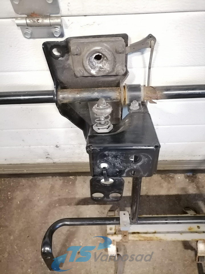 Volvo Kabiini tuulesuunaja kandur 82211420 - Універсальна частина в категорії Вантажівки: фото 5 Volvo Kabiini tuulesuunaja kandur 82211420 - Універсальна частина в категорії Вантажівки: фото 5