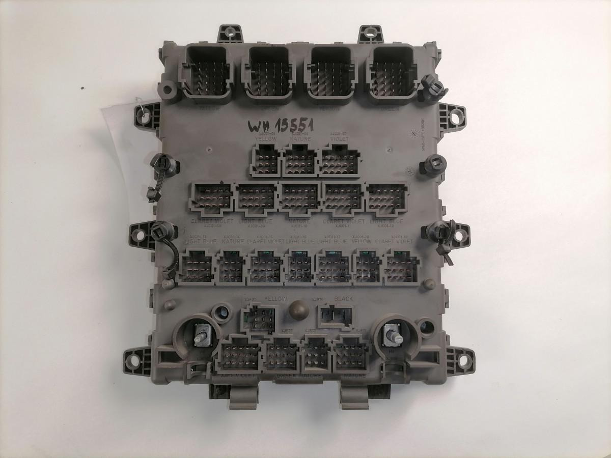 Volvo Kaitsmepaneel 7421045777 - Запобіжник в категорії Вантажівки: фото 4 Volvo Kaitsmepaneel 7421045777 - Запобіжник в категорії Вантажівки: фото 4