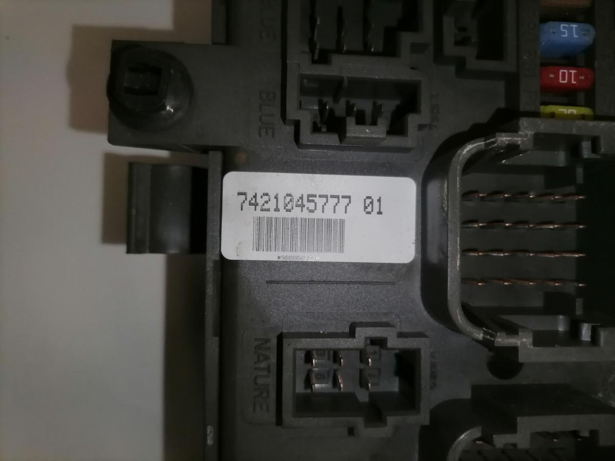 Volvo Kaitsmepaneel 7421045777 - Запобіжник в категорії Вантажівки: фото 5 Volvo Kaitsmepaneel 7421045777 - Запобіжник в категорії Вантажівки: фото 5